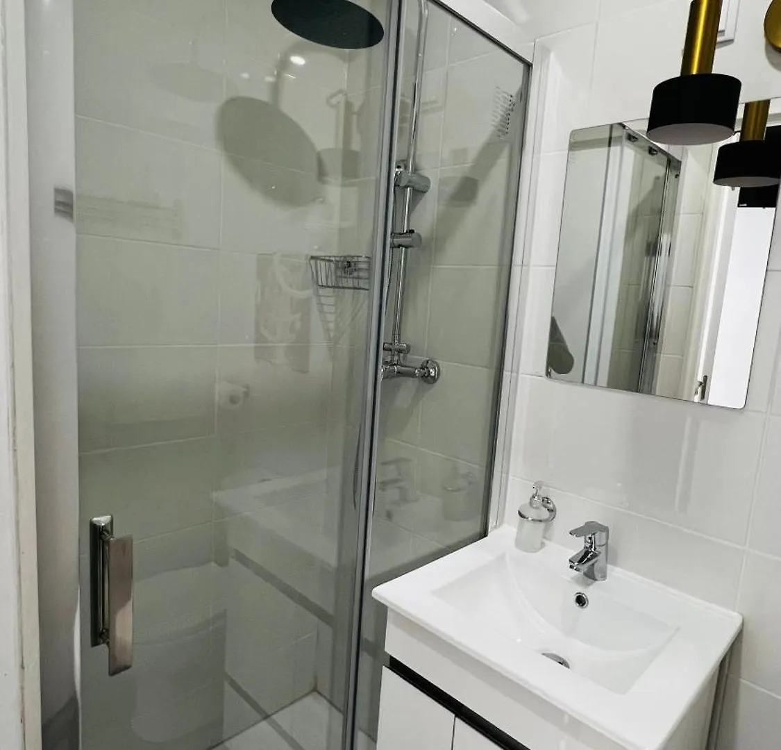 Suites Luciano Cordeiro Lisbon Homestay