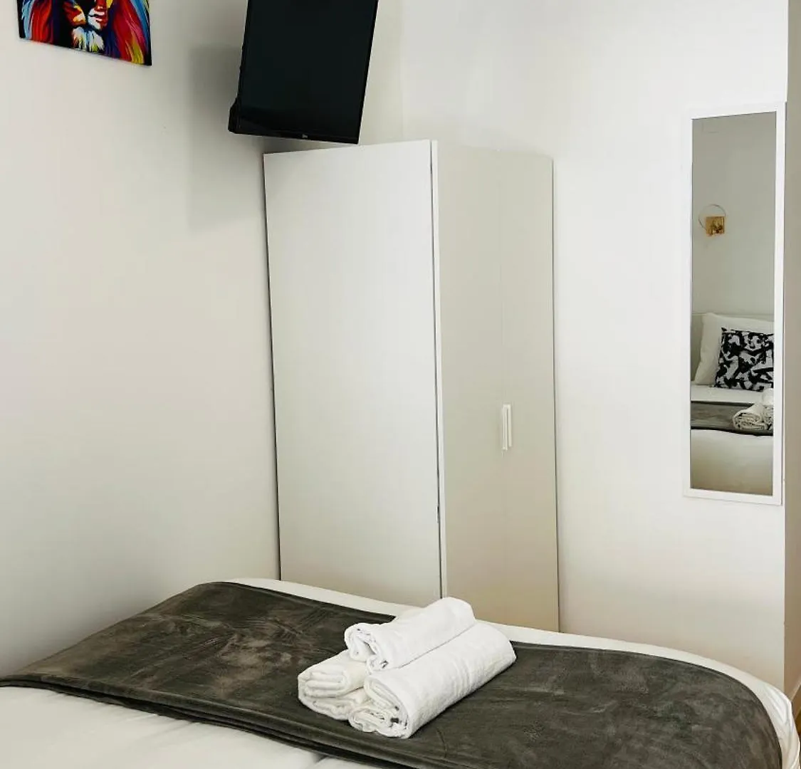 Suites Luciano Cordeiro Lisbon Homestay