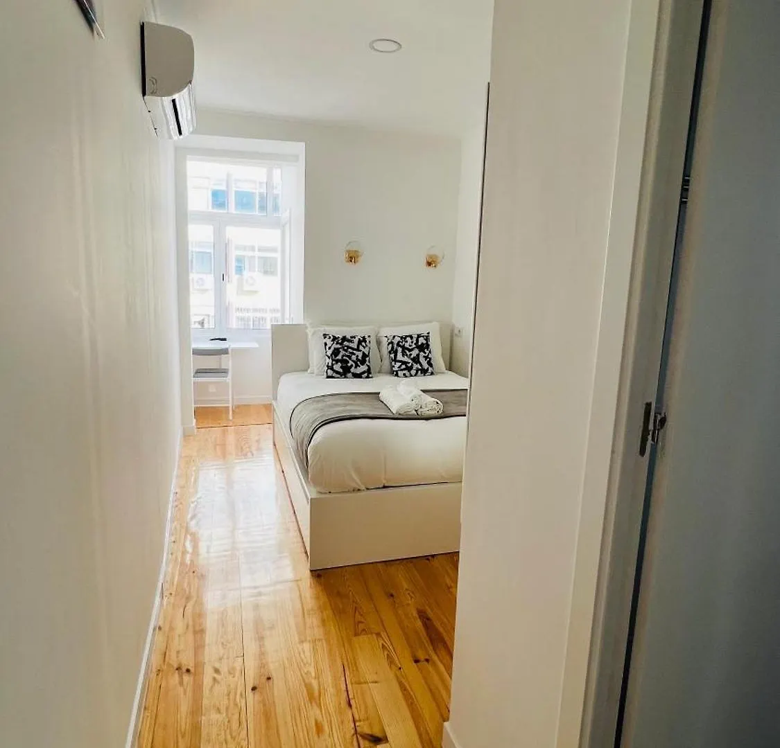 Suites Luciano Cordeiro Lisbon Homestay