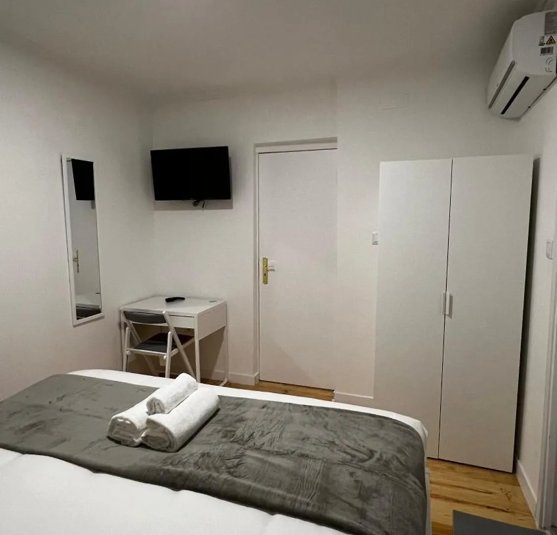 Suites Luciano Cordeiro Lisbon Homestay